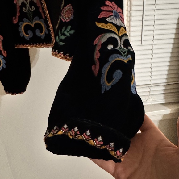 Zara Black Velvet Cropped Jacket with Multicolor Floral Embroidery - Picture 7 of 11